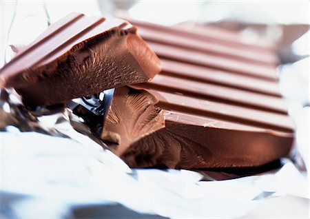 simsearch:695-05767611,k - Chunk of milk chocolate, close-up Stock Photo - Premium Royalty-Free, Code: 695-03381495