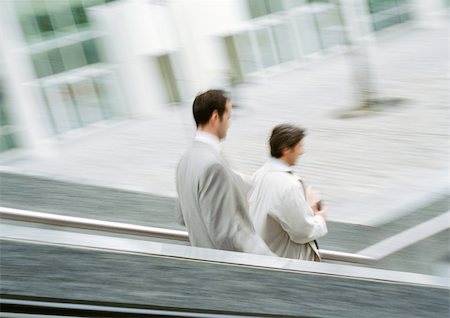 simsearch:695-03382908,k - Two businessmen on stairs outside, blurred Fotografie stock - Premium Royalty-Free, Codice: 695-03381610