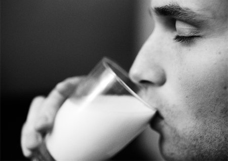 simsearch:695-05778625,k - Man drinking from glass, side view, close-up, b&w Stock Photo - Premium Royalty-Free, Code: 695-03382023