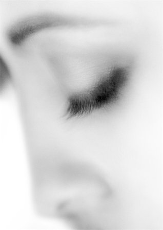 simsearch:695-03383135,k - Woman's closed eye, blurry, close-up, black and white. Foto de stock - Sin royalties Premium, Código: 695-03383096
