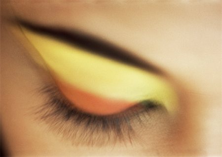 simsearch:695-03383135,k - Woman's closed eye with yellow and orange eye shadow, close-up Foto de stock - Sin royalties Premium, Código: 695-03383118