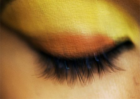 simsearch:695-03383093,k - Woman's eye closed with yellow and orange eye shadow, extreme close-up, blurred Foto de stock - Sin royalties Premium, Código: 695-03383121