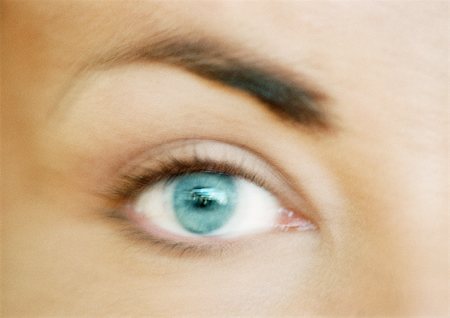 simsearch:695-03383135,k - Woman's green-blue eye, close-up, blurry. Foto de stock - Sin royalties Premium, Código: 695-03383132
