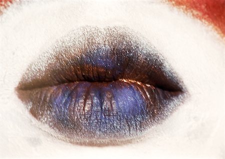 simsearch:400-03954263,k - Femme portant un rouge à lèvres foncé et maquillage visage blanc, près de la bouche. Photographie de stock - Premium Libres de Droits, Code: 695-03383165