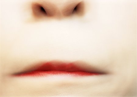 Gros plan des lèvres pincées de la femme, floues. Photographie de stock - Premium Libres de Droits, Code: 695-03383242