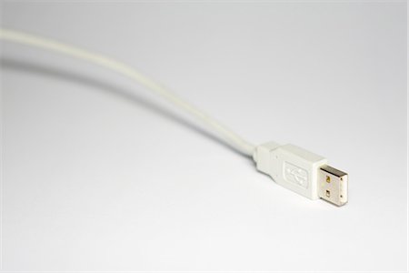 simsearch:695-05768051,k - USB cable, close-up Foto de stock - Royalty Free Premium, Número: 696-05780720