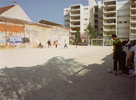 Young people on sports court Stock Photo - Premium Royalty-Free, Code: 696-05780849