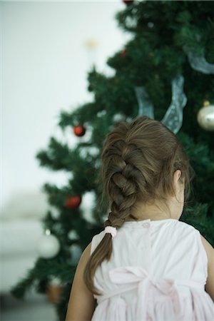 simsearch:696-03394247,k - Arbre de Noël décoration fille Photographie de stock - Premium Libres de Droits, Code: 696-03394243