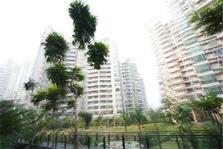 simsearch:696-03394687,k - China, Guangdong Province, Guangzhou, high rise apartments and park, blurred motion Foto de stock - Sin royalties Premium, Código: 696-03394672