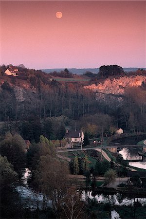 sky colors full moon - France, Burgundy, Yonne department, landscape at twilight Foto de stock - Sin royalties Premium, Código: 696-03394850