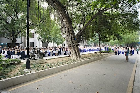 simsearch:696-03394687,k - China, Guangdong Province, Guangzhou, students assembled outside Foto de stock - Sin royalties Premium, Código: 696-03394903