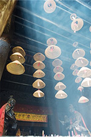 simsearch:696-03394943,k - Incense hanging from ceiling in Chinese temple, low angle view Stock Photo - Premium Royalty-Free, Code: 696-03394952