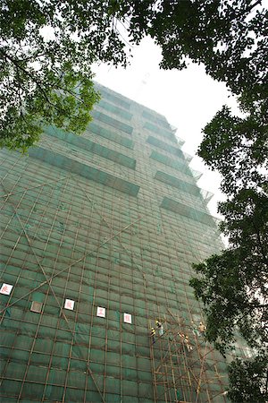 simsearch:632-01784591,k - Building undergoing renovation, workers on scaffolding Foto de stock - Sin royalties Premium, Código: 696-03395154