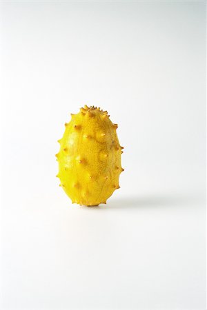 Kiwano fond de fruits, blanc Photographie de stock - Premium Libres de Droits, Code: 696-03395308