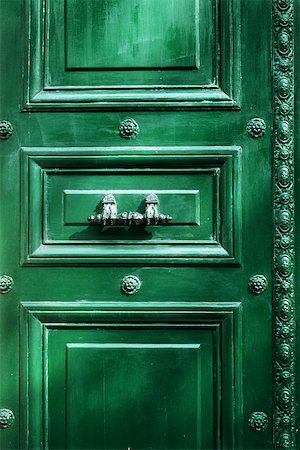 stuck - Green door with ornate handle, full frame Foto de stock - Sin royalties Premium, Código: 696-03395379