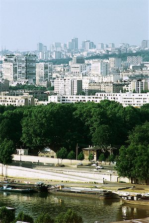 Paysage urbain et barges, bords de Seine, Paris, France Photographie de stock - Premium Libres de Droits, Code: 696-03395384