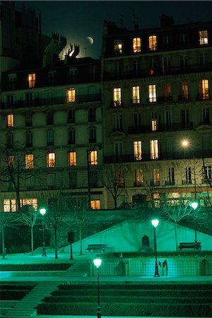 paris streetlight - Nuit de bâtiment extérieur, Paris, France, Photographie de stock - Premium Libres de Droits, Code: 696-03395393