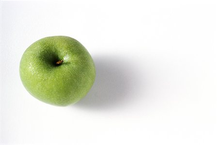 Granny smith apple with water droplets, viewed from directly above Stock Photo - Premium Royalty-Free, Code: 696-03395533