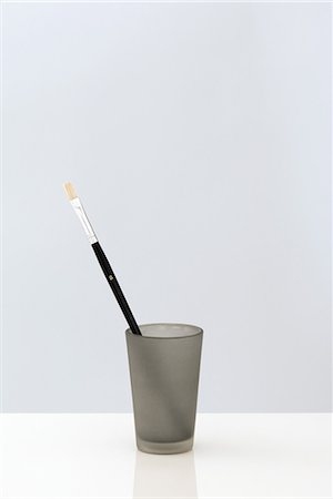 simsearch:696-03395851,k - Paintbrush in cup, close-up Stock Photo - Premium Royalty-Free, Code: 696-03395869