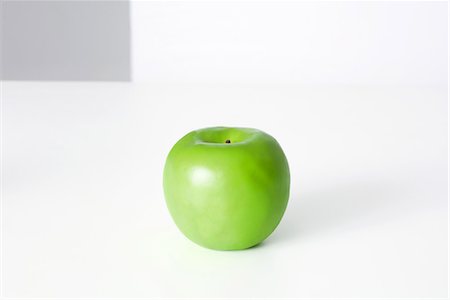 simsearch:696-03396002,k - Green apple, close-up Foto de stock - Sin royalties Premium, Código: 696-03395911