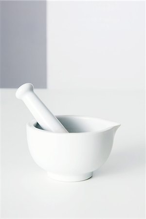 Mortar and pestle, close-up Fotografie stock - Premium Royalty-Free, Codice: 696-03395913