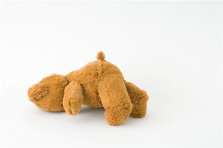 simsearch:600-06773123,k - Teddy bear lying face down on the ground Fotografie stock - Premium Royalty-Free, Codice: 696-03396092