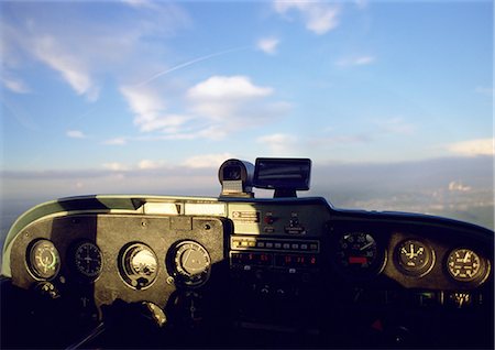 Inside of cockpit during flight Fotografie stock - Premium Royalty-Free, Codice: 696-03396223