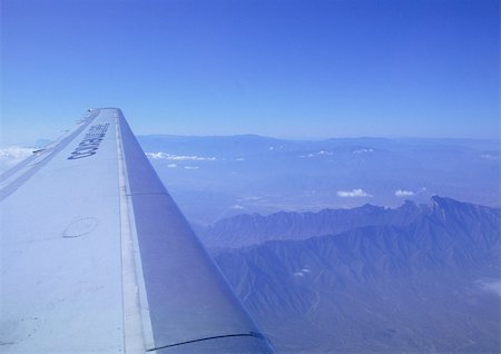 simsearch:6102-05655447,k - Plane wing during flight over mountains Foto de stock - Sin royalties Premium, Código: 696-03396293