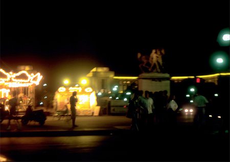 France, Paris, fête foraine dans la nuit Photographie de stock - Premium Libres de Droits, Code: 696-03396442