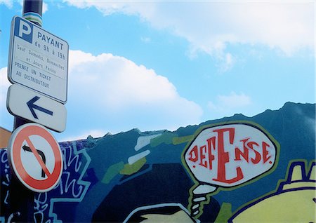 simsearch:696-03398767,k - Street signs and graffiti. Foto de stock - Sin royalties Premium, Código: 696-03396458