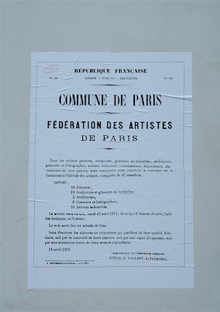 simsearch:696-03398860,k - Commune de papier de Paris en anglais collé au mur. Photographie de stock - Premium Libres de Droits, Code: 696-03396483