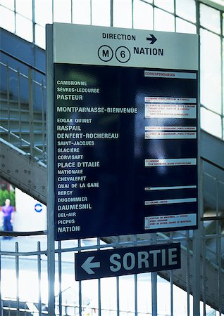 simsearch:700-07067164,k - Paris Metro, direction sign for 6 line and "exit" sign in French Fotografie stock - Premium Royalty-Free, Codice: 696-03396495