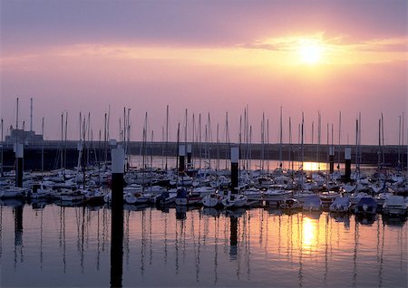 simsearch:841-05784526,k - Boats in marina at sunset Foto de stock - Sin royalties Premium, Código: 696-03396843