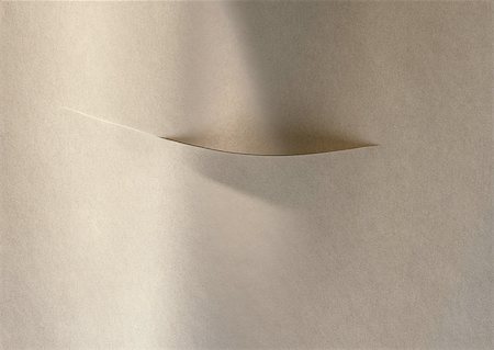 rip paper - Slit in paper, close up. Foto de stock - Sin royalties Premium, Código: 696-03396960