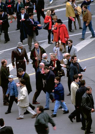 simsearch:696-03397048,k - Crowd of people in street, high angle view Foto de stock - Sin royalties Premium, Código: 696-03397037