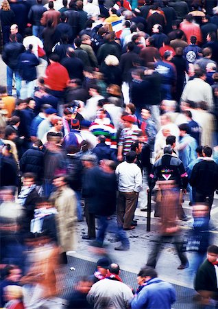 Crowd walking in street, blurred. Foto de stock - Sin royalties Premium, Código: 696-03397053