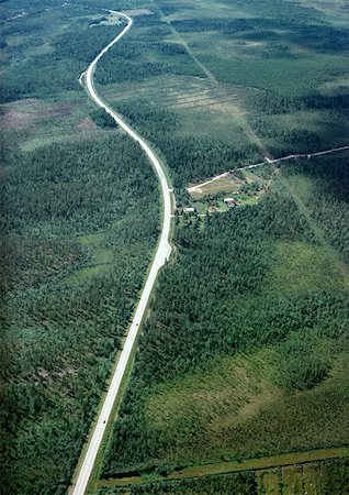 simsearch:696-03397117,k - Suède, route qui traverse le paysage de la forêt, vue aérienne Photographie de stock - Premium Libres de Droits, Code: 696-03397135