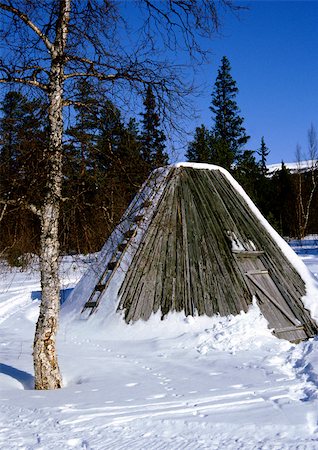 simsearch:862-08273835,k - Finlande, en bois, versé dans la neige Photographie de stock - Premium Libres de Droits, Code: 696-03397258