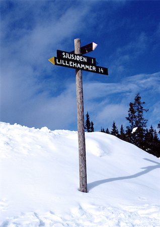 simsearch:633-01272708,k - Norway, direction sign in snow Foto de stock - Sin royalties Premium, Código: 696-03397269