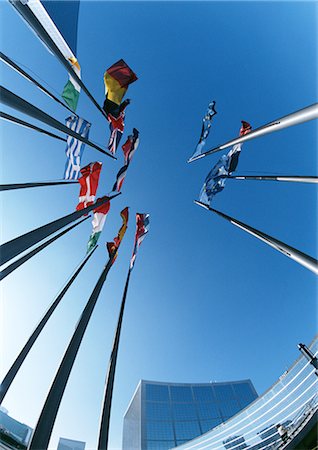 política - European flags, low angle view Foto de stock - Sin royalties Premium, Código: 696-03397906