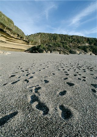 Nouvelle-Zélande, empreintes de pas sur la plage Photographie de stock - Premium Libres de Droits, Code: 696-03398020