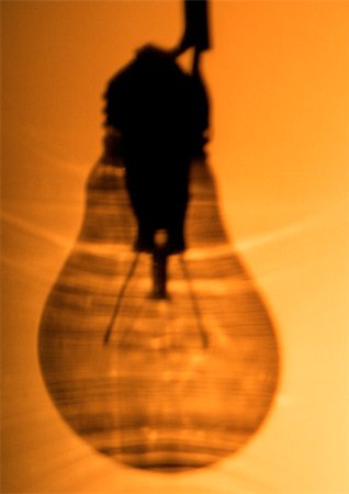 Shadow of lightbulb, close-up Foto de stock - Royalty Free Premium, Número: 696-03398132