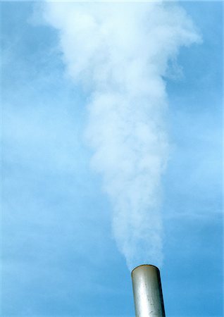 smoke chimney - Smoke from a smoke stack, low angle view Foto de stock - Sin royalties Premium, Código: 696-03398446