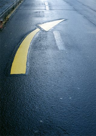 derecha - Flèches directionnelles sur route, gros plan Photographie de stock - Premium Libres de Droits, Code: 696-03398839