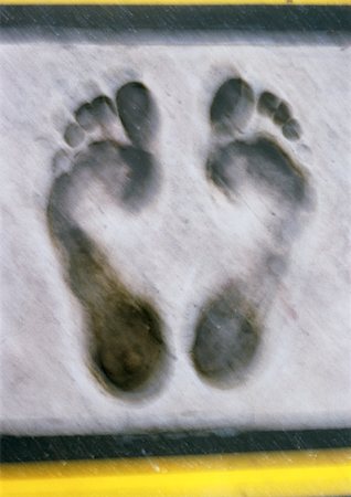 simsearch:696-03398813,k - Footprints, blurred, close-up Foto de stock - Sin royalties Premium, Código: 696-03398857