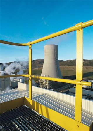 smoke (vapour) - Guard rail, thermal power plant in background Foto de stock - Sin royalties Premium, Código: 696-03399030