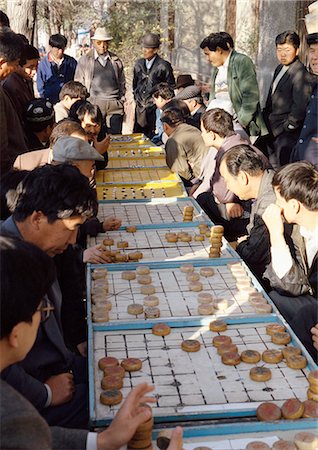 provincia di xinjiang - China, Xinjiang, Urumqi, men playing xiangqi, weiqi, outdoors Fotografie stock - Premium Royalty-Free, Codice: 696-03399275