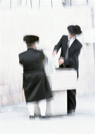 simsearch:696-03399735,k - Israel, Jerusalem, two Orthodox Jews, blurred Foto de stock - Sin royalties Premium, Código: 696-03399374