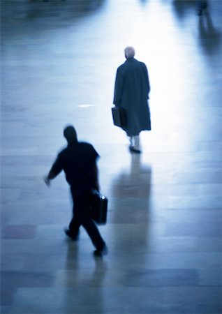 Two people walking, high angle view, blurred Foto de stock - Sin royalties Premium, Código: 696-03399481