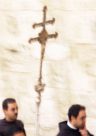 simsearch:696-03399744,k - Procession d'Israël, Jérusalem, avec croix, floue. Photographie de stock - Premium Libres de Droits, Code: 696-03399762